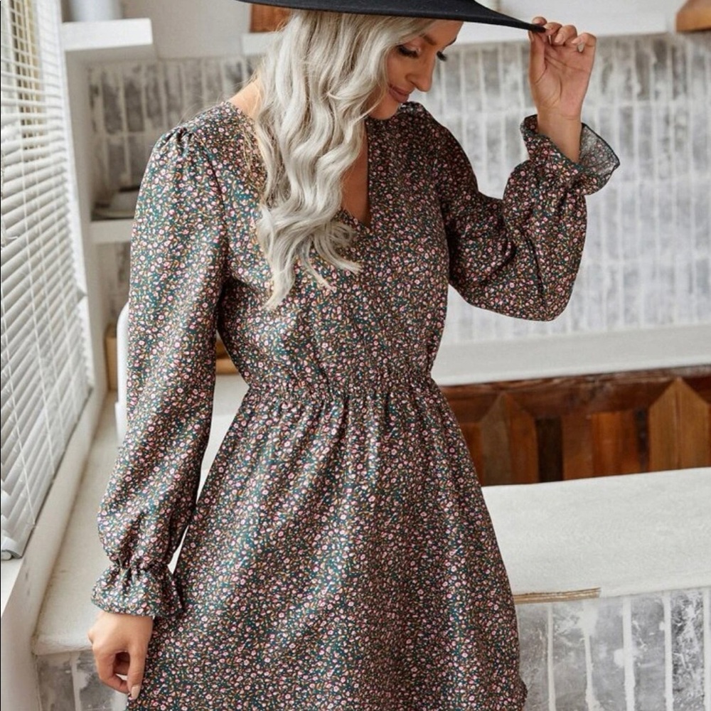 New beautiful floral print flounce sleeve dress